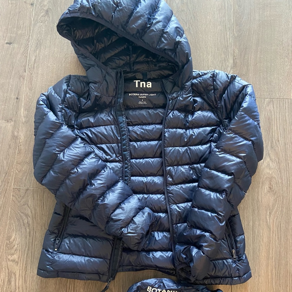 Aritzia Tna Boatanie Super Light Navy Packable Hooded Puffer Size Small